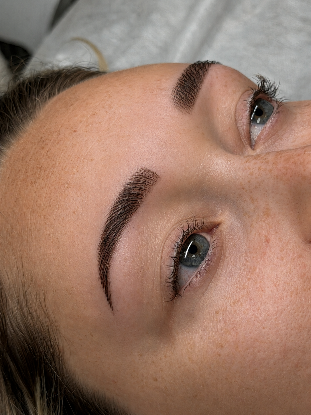 Brow lamination + hybrid tint